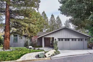 F27C3E38 FEDF 4774 A036 E72732F62DEC 1 300x200