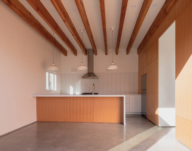 AVON 01 1200 72 DPI 768x604