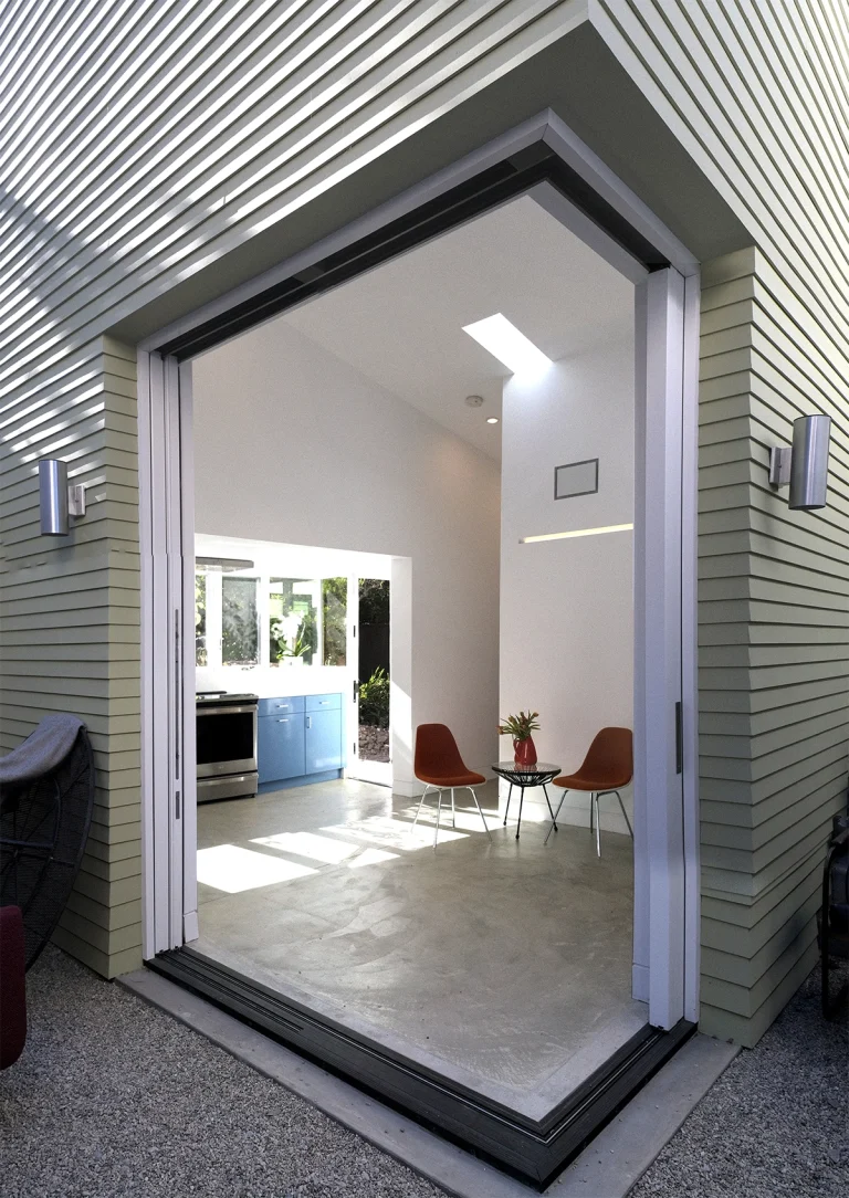 LEX 01 1200 72 DPI copy 768x1084